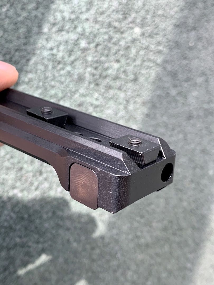 Prindere Henneberger pentru Merkel weaver la sina Leica