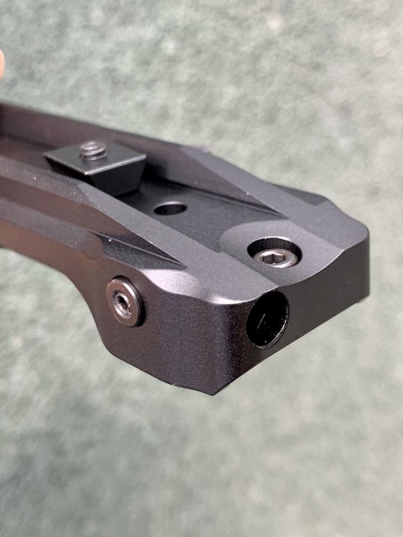 Prindere Henneberger pentru Merkel weaver la sina Leica