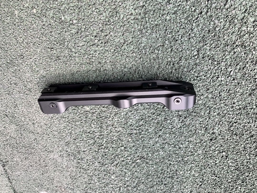 Prindere Henneberger pentru Merkel weaver la sina Leica