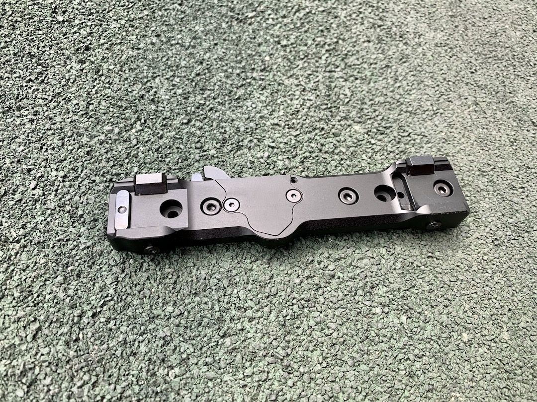 Prindere Henneberger pentru Merkel weaver la sina Leica