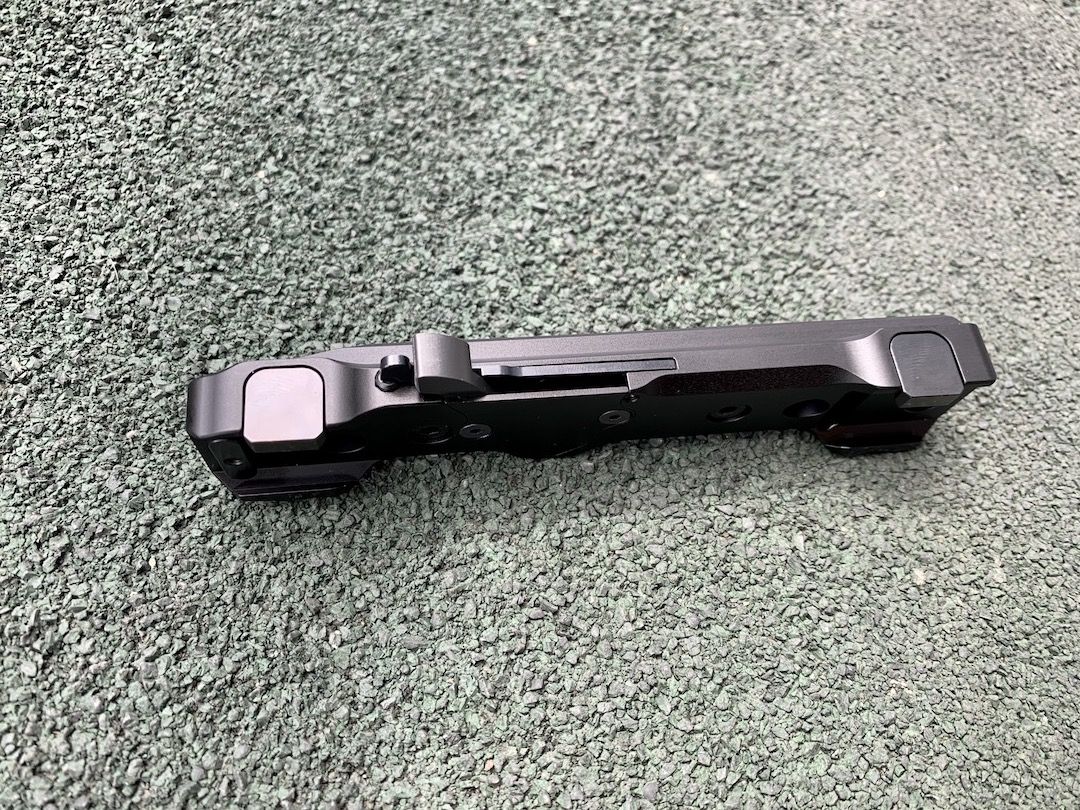 Prindere Henneberger pentru Merkel weaver la sina Leica