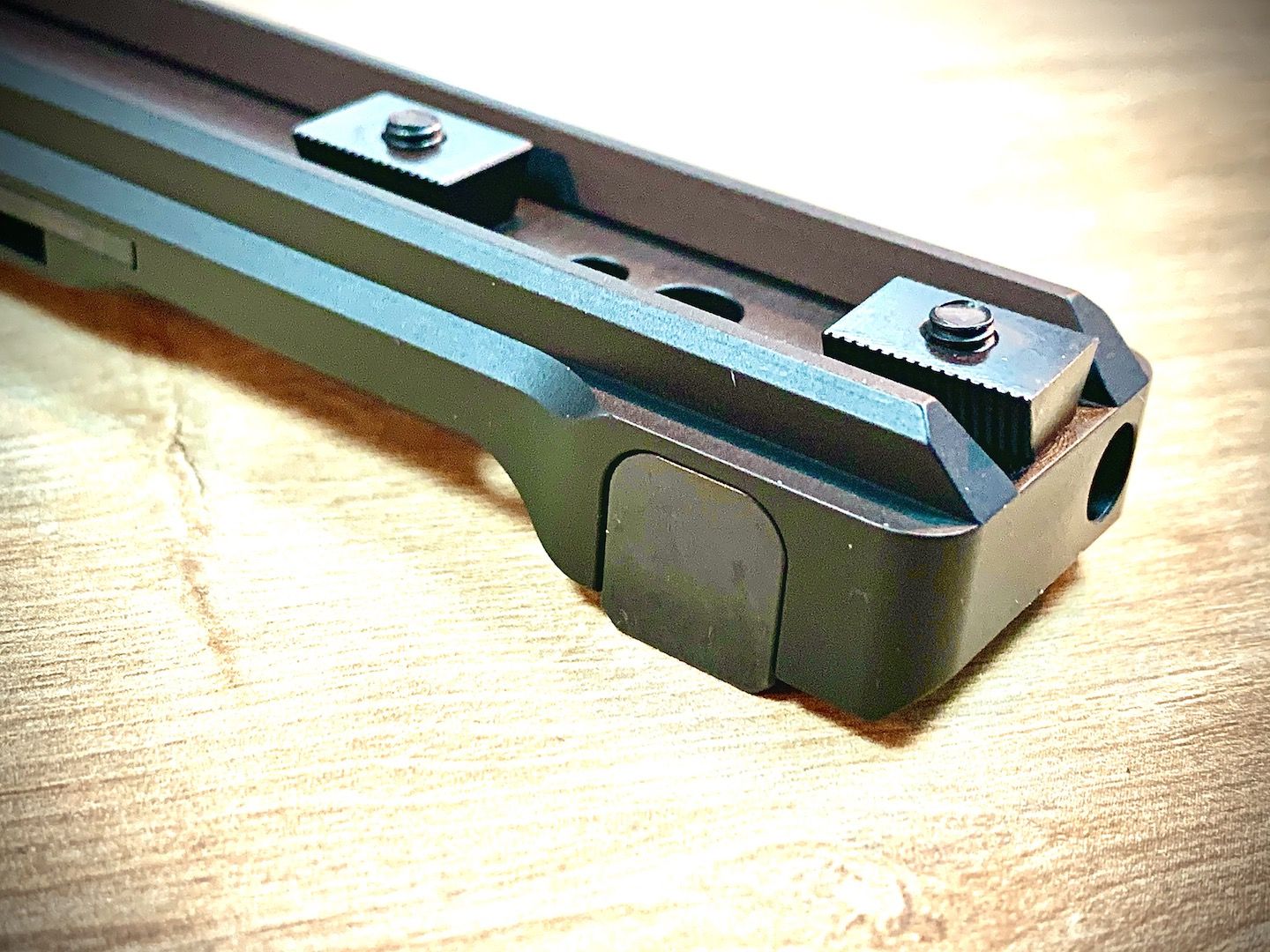 Prindere Henneberger pentru Merkel weaver la sina Leica