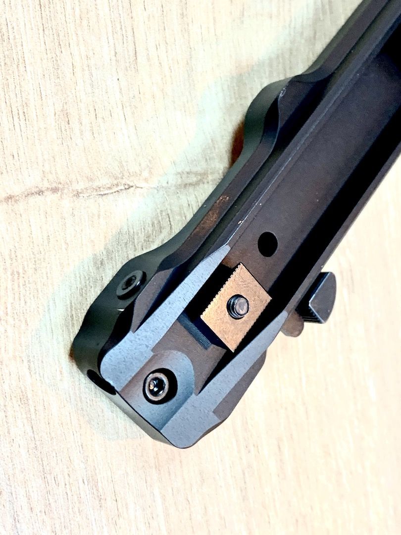 Prindere Henneberger pentru Merkel weaver la sina Leica