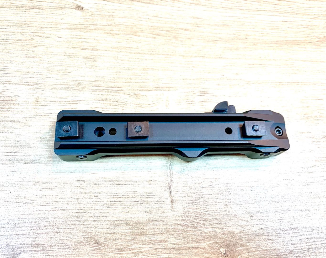 Prindere Henneberger pentru Merkel weaver la sina Leica