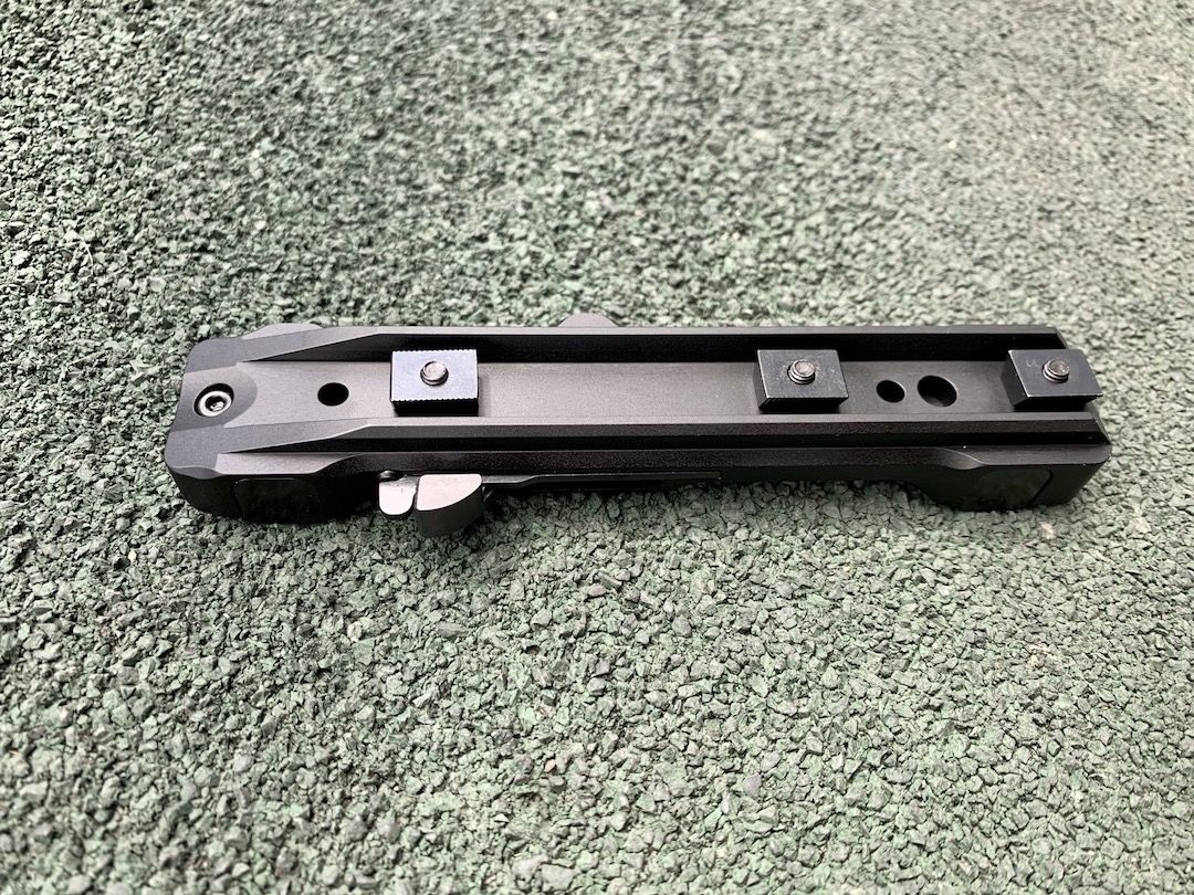 Prindere Henneberger pentru Merkel weaver la sina Leica