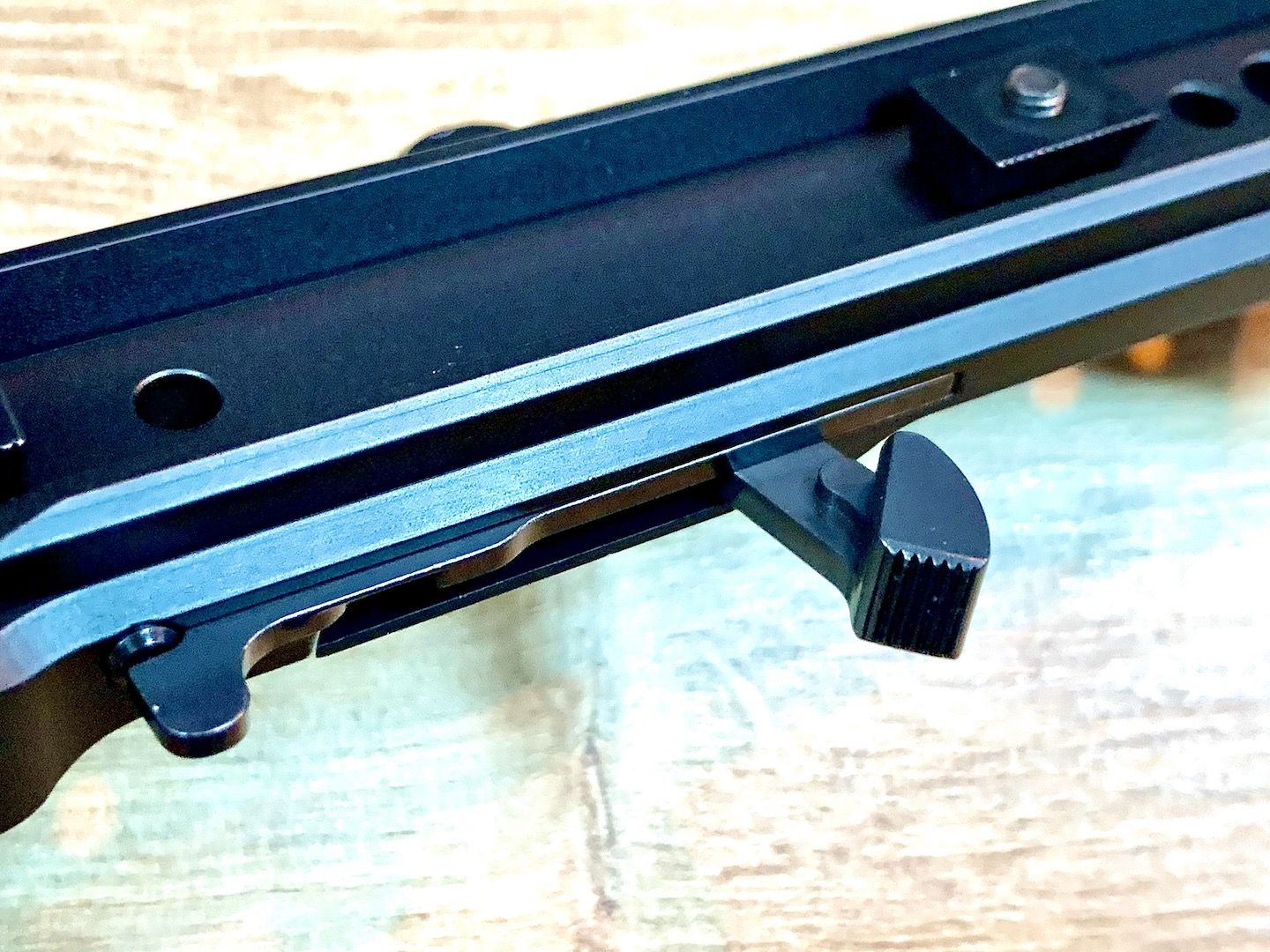 Prindere Henneberger pentru Merkel weaver la sina Leica