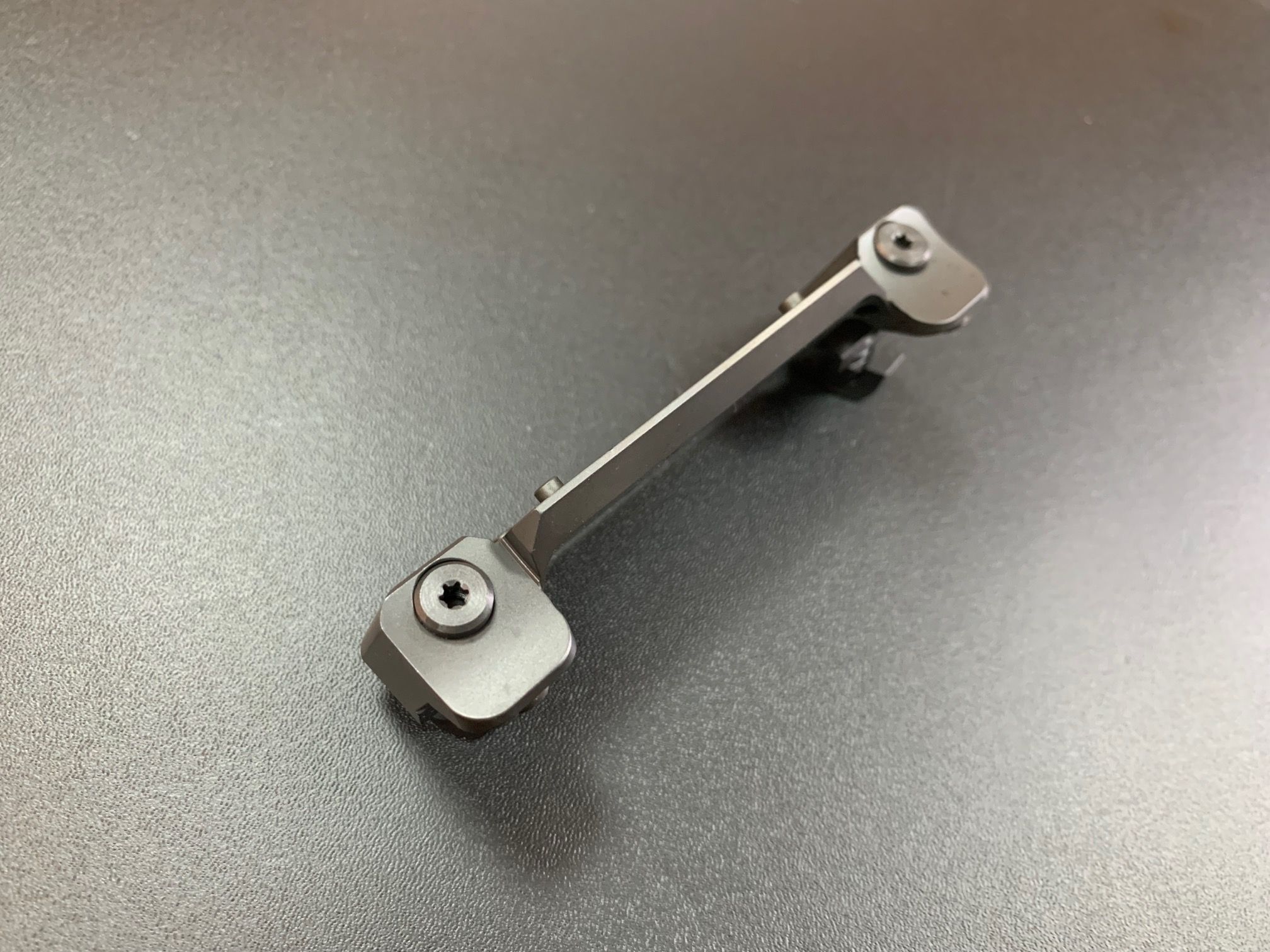 Prindere pentru Blaser - red dot Leica